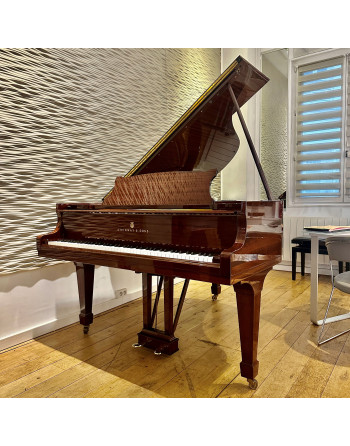 Steinway & Sons M