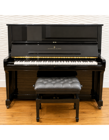 Steinway & Sons V125